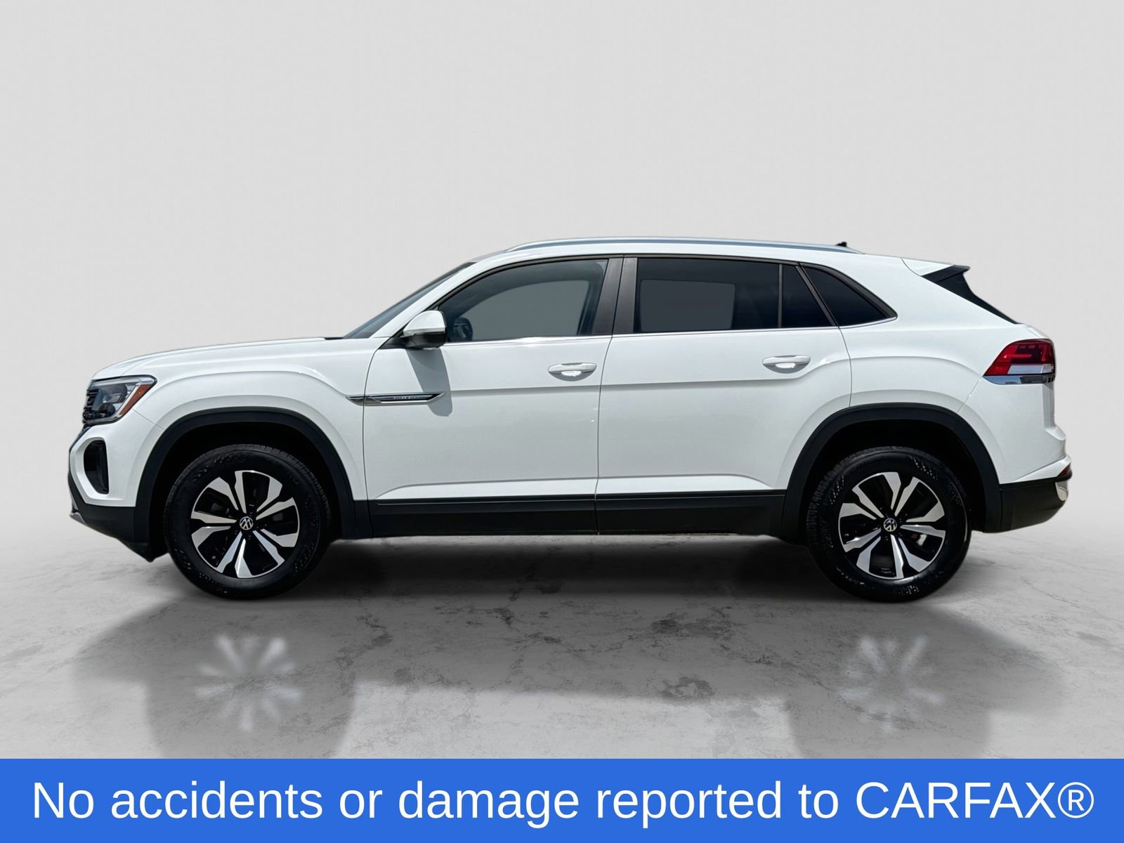 Used 2024 Volkswagen Atlas Cross Sport SE AWD/4WD image 3
