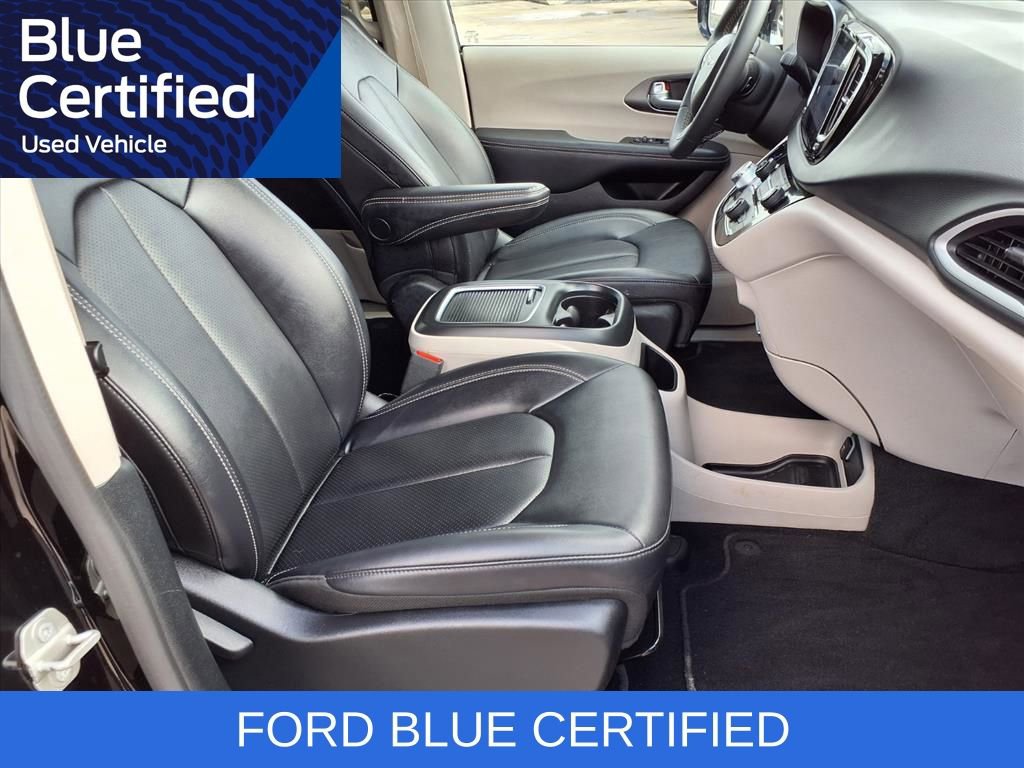Used 2024 Chrysler Pacifica Touring-L image 30