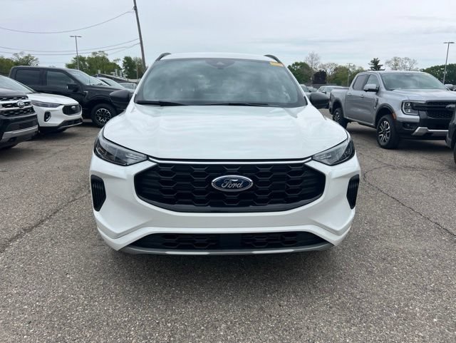 Certified 2024 Ford Escape ST-Line w/ Tech Pack #1 AWD/4WD image 2