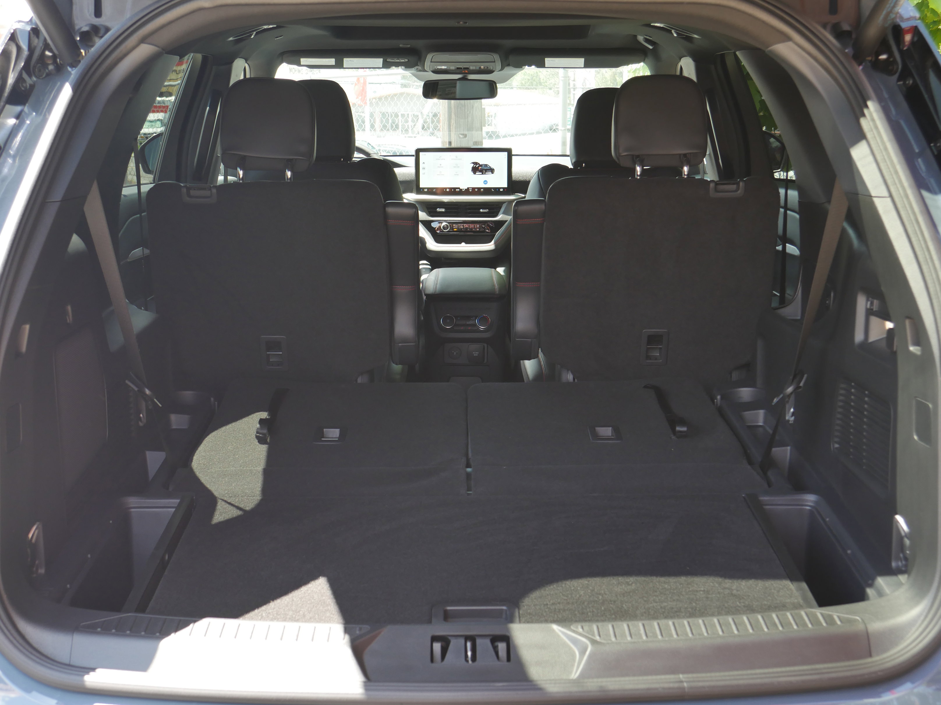 Certified 2025 Ford Explorer ST-Line w/ Premium Package AWD/4WD image 26