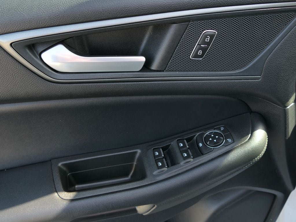 Certified 2020 Ford Edge SE FWD image 16