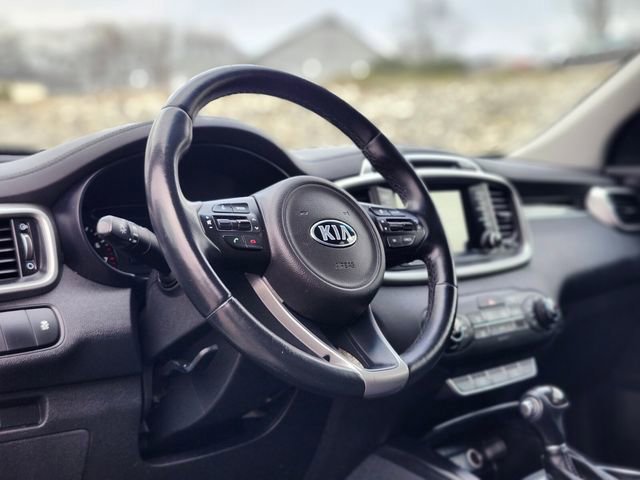 Used 2018 Kia Sorento LX image 19