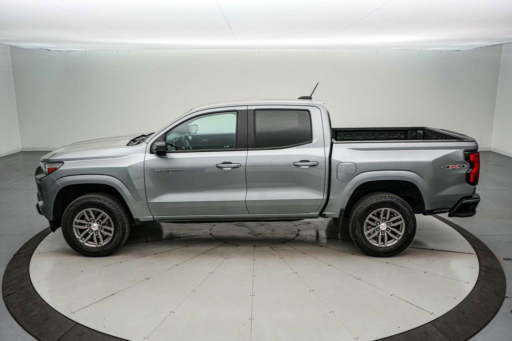 Used 2023 Chevrolet Colorado LT w/ LT Convenience Package II image 2