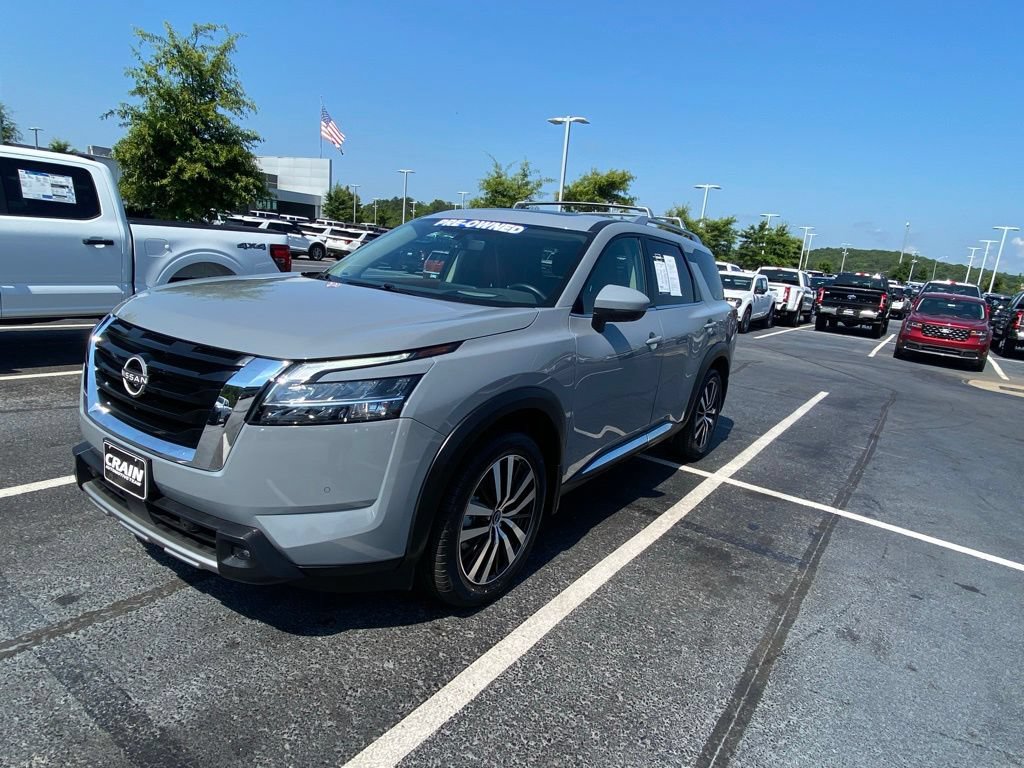 Used 2023 Nissan Pathfinder Platinum FWD image 3