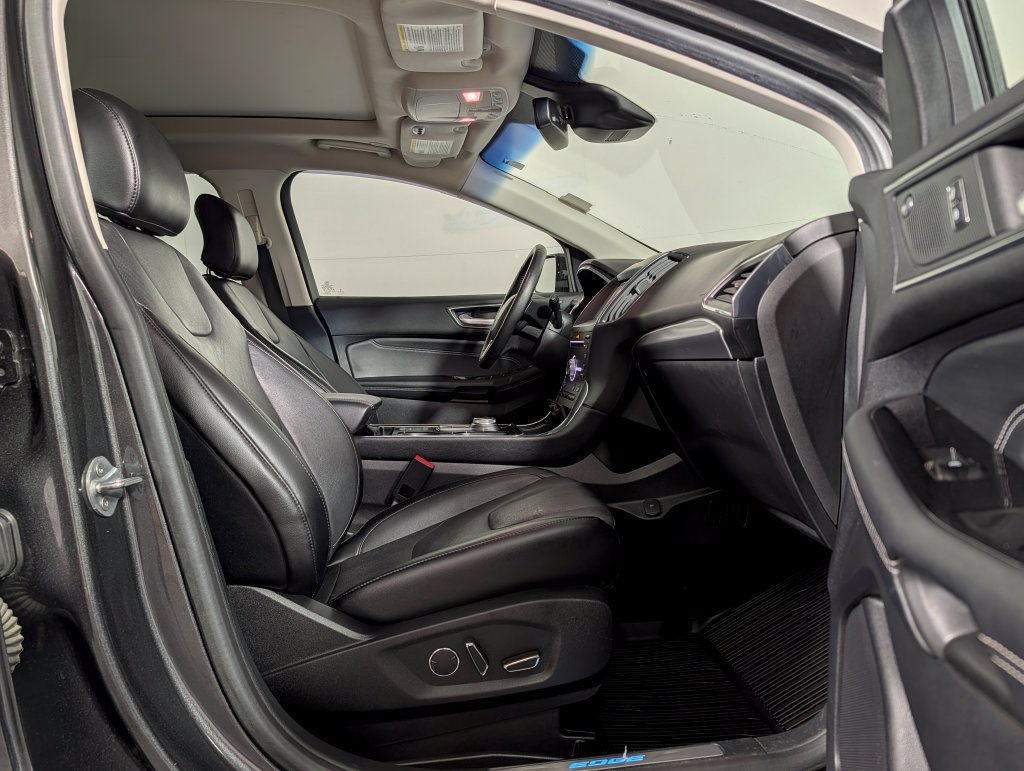 Certified 2019 Ford Edge Titanium w/ Equipment Group 301A FWD image 10