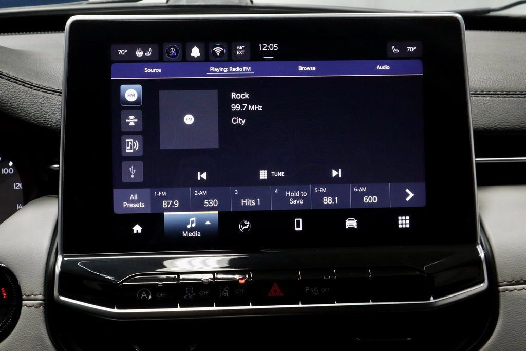 Used 2024 Jeep Compass Limited image 10