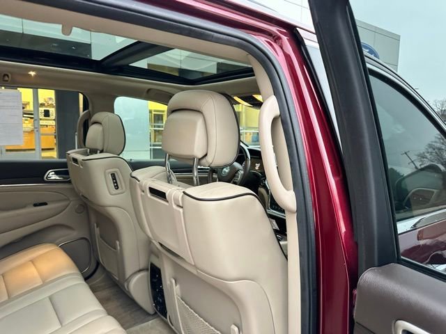 Used 2017 Jeep Grand Cherokee Overland w/ Jeep Active Safety Group image 60