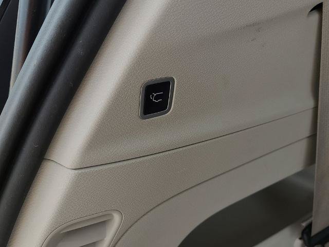 Used 2023 Chrysler Pacifica Touring-L FWD image 14