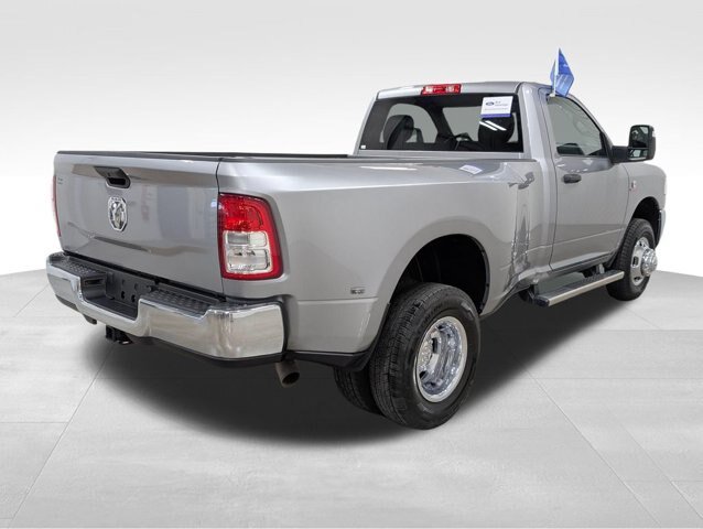 Used 2024 RAM 3500 Tradesman w/ Chrome Appearance Group AWD/4WD image 17