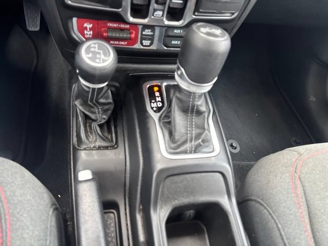 Used 2025 Jeep Wrangler Unlimited Rubicon AWD/4WD image 17