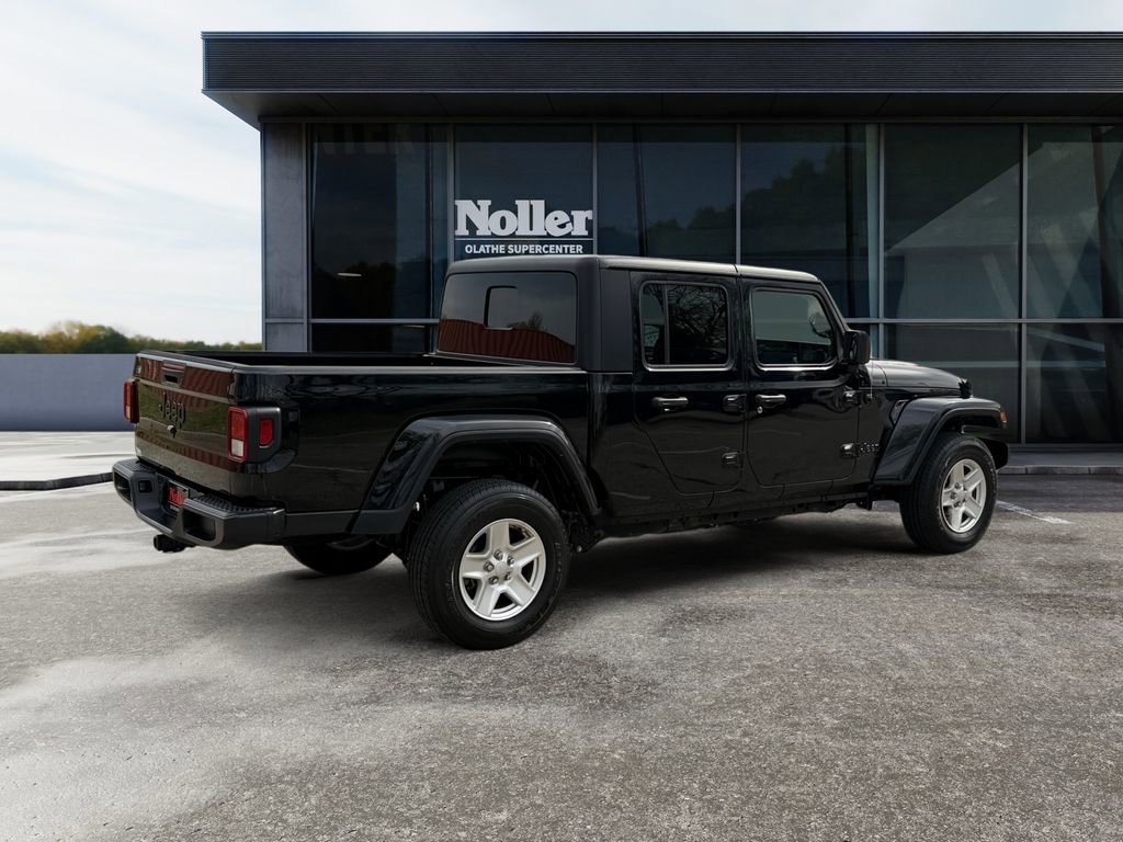 Used 2022 Jeep Gladiator Sport AWD/4WD image 1