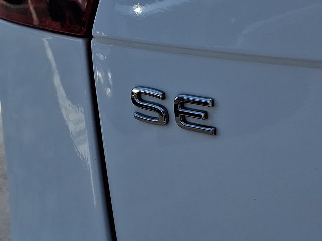 Used 2024 Volkswagen Tiguan SE AWD/4WD image 29