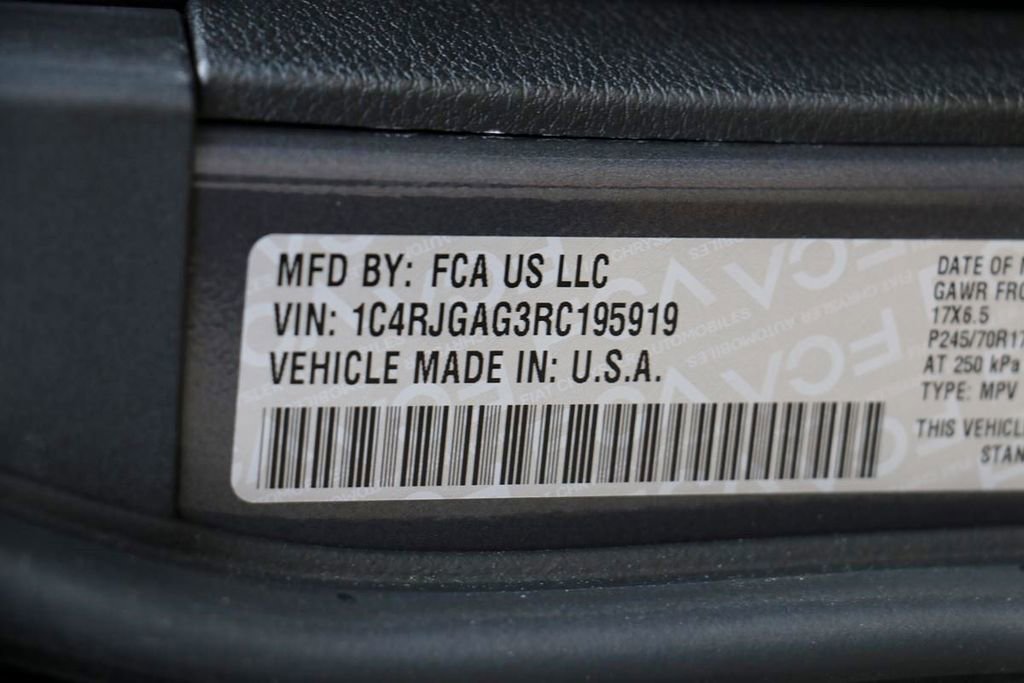 Used 2024 Jeep Grand Cherokee Laredo RWD image 31