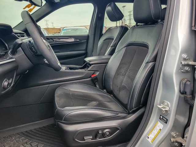 Used 2023 Jeep Grand Cherokee Altitude image 13