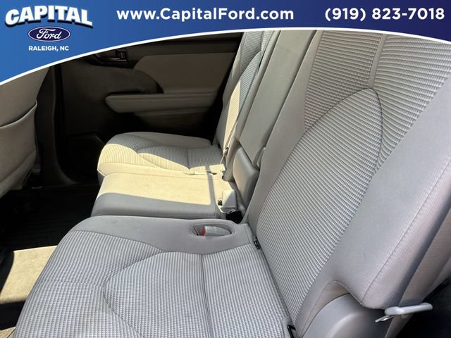 Used 2023 Toyota Highlander LE FWD image 18