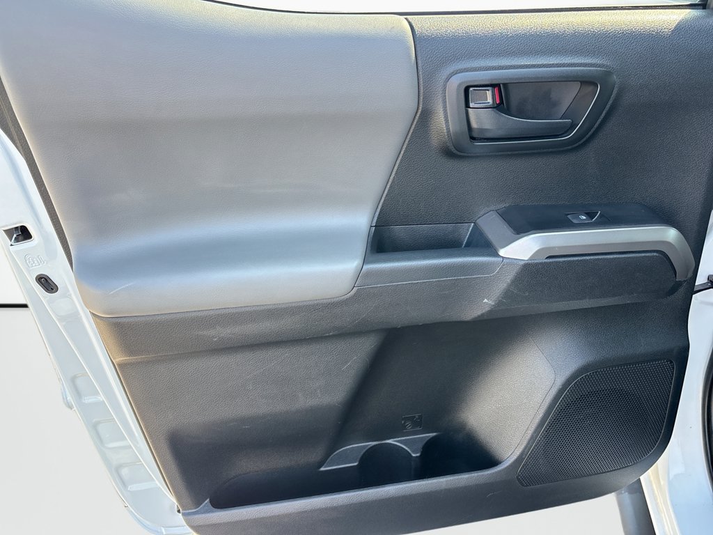 Used 2021 Toyota Tacoma SR5 RWD image 19