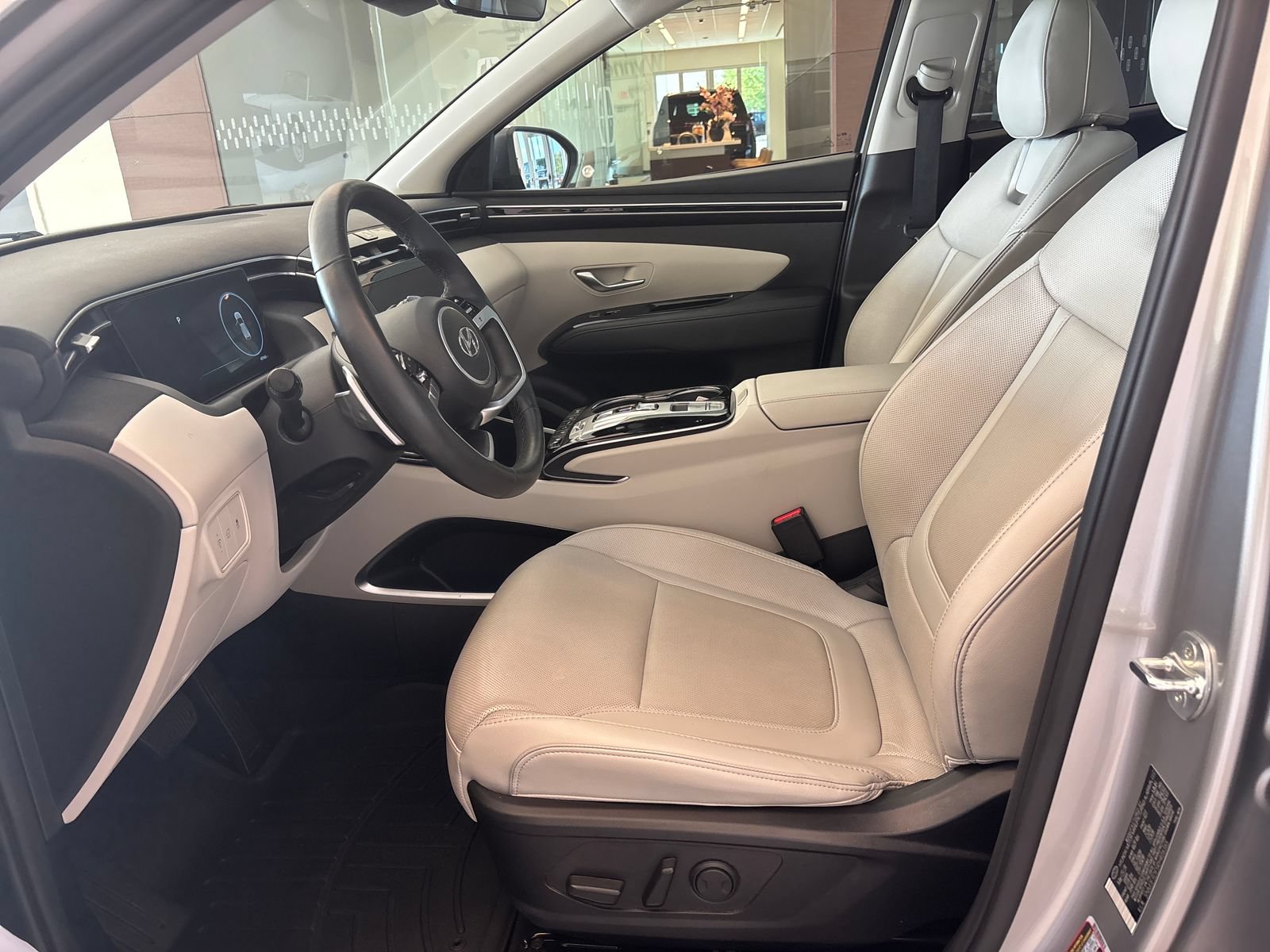 Used 2024 Hyundai Tucson Limited FWD image 12