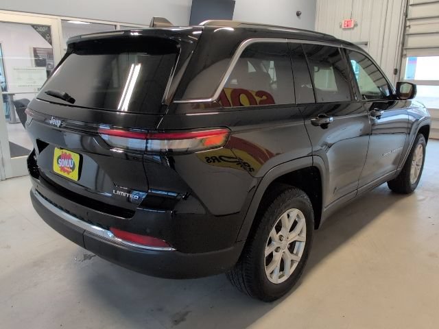 Used 2023 Jeep Grand Cherokee Limited AWD/4WD image 5