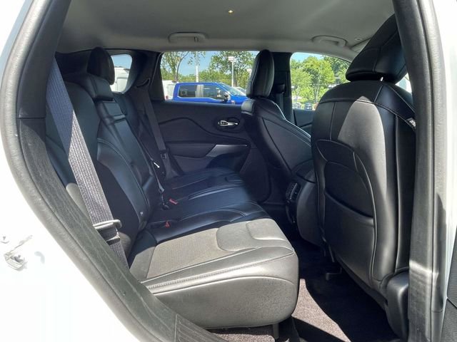 Used 2019 Jeep Cherokee Latitude Plus w/ Comfort/Convenience Group FWD image 27