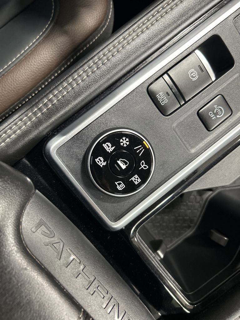 Used 2024 Nissan Pathfinder Platinum image 21