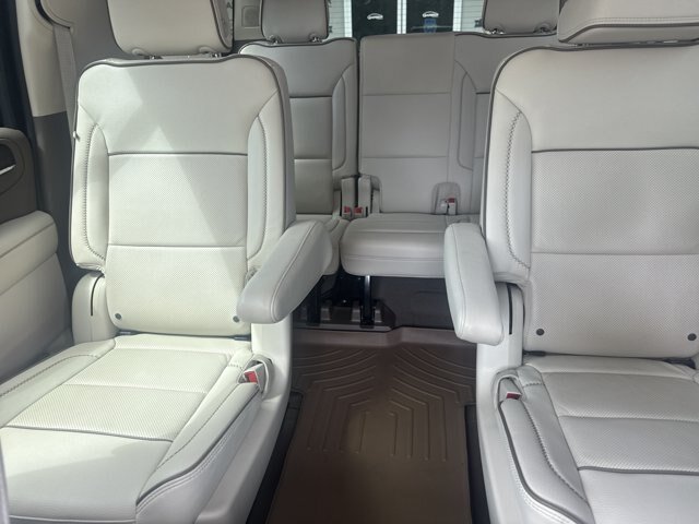 Used 2024 GMC Yukon XL Denali w/ Advanced Technology Package AWD/4WD image 15