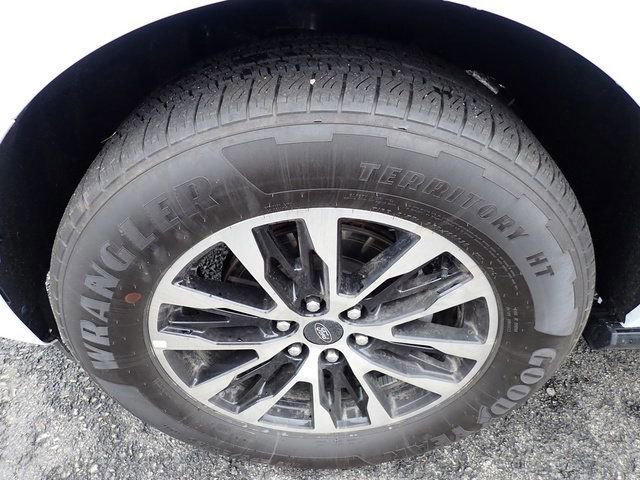 Certified 2025 Ford Expedition Max Platinum image 12