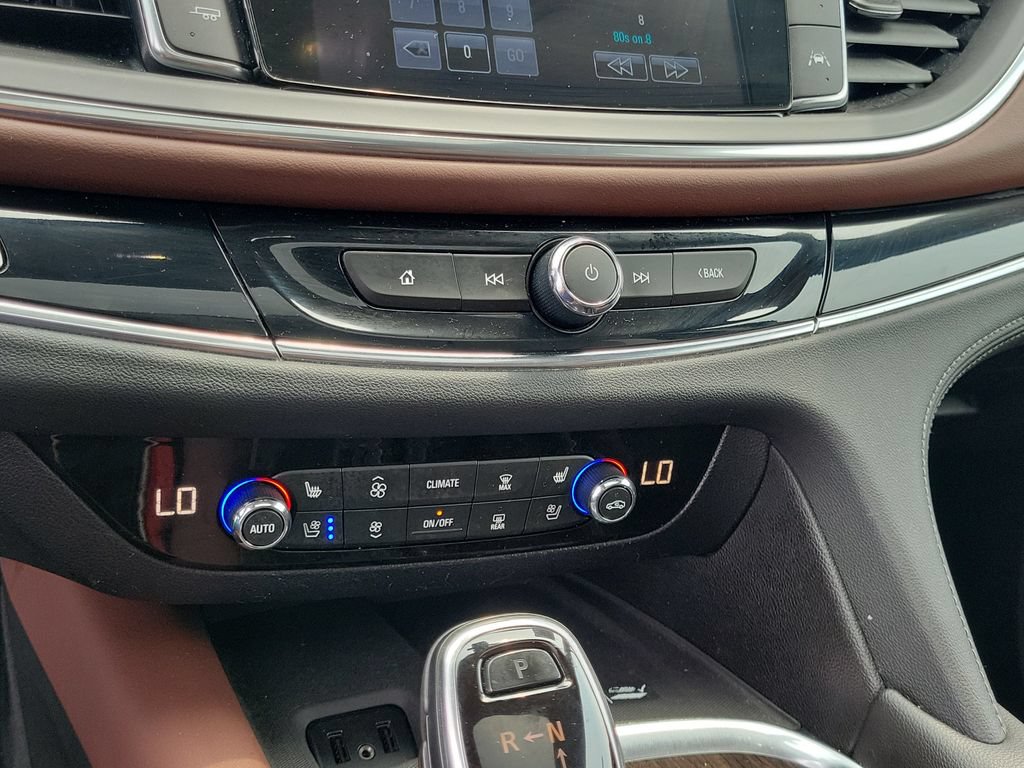 Used 2018 Buick Enclave Avenir w/ Avenir Technology Package AWD/4WD image 28