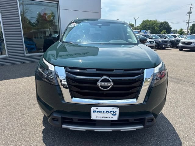 Used 2025 Nissan Pathfinder SL AWD/4WD image 3