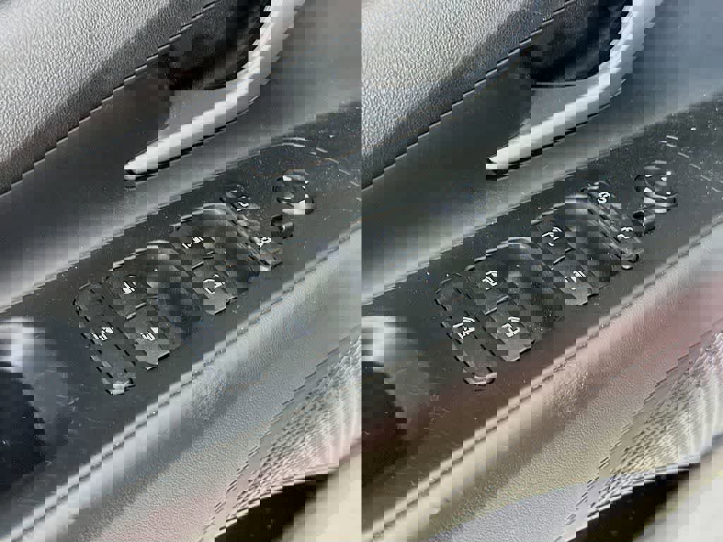 Used 2023 Hyundai Elantra SEL w/ Preferred Accessory Package image 27