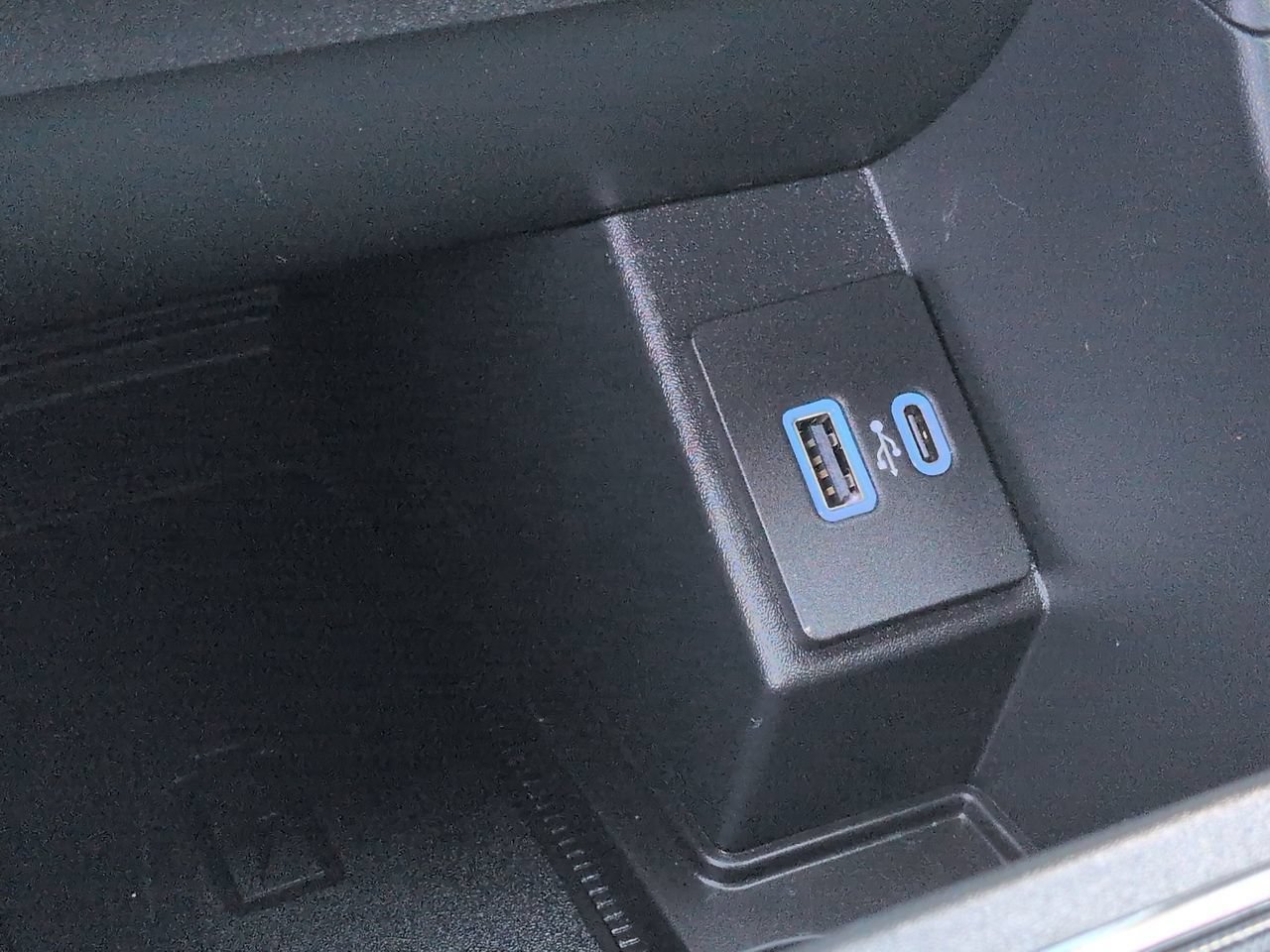 Certified 2024 Ford Edge ST-Line w/ Cargo Accessory Package AWD/4WD image 21