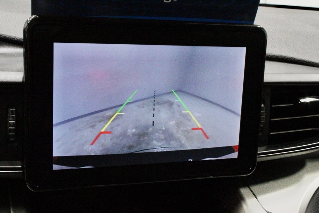 Certified 2022 Ford Explorer XLT w/ Class IV Trailer Tow Package image 9