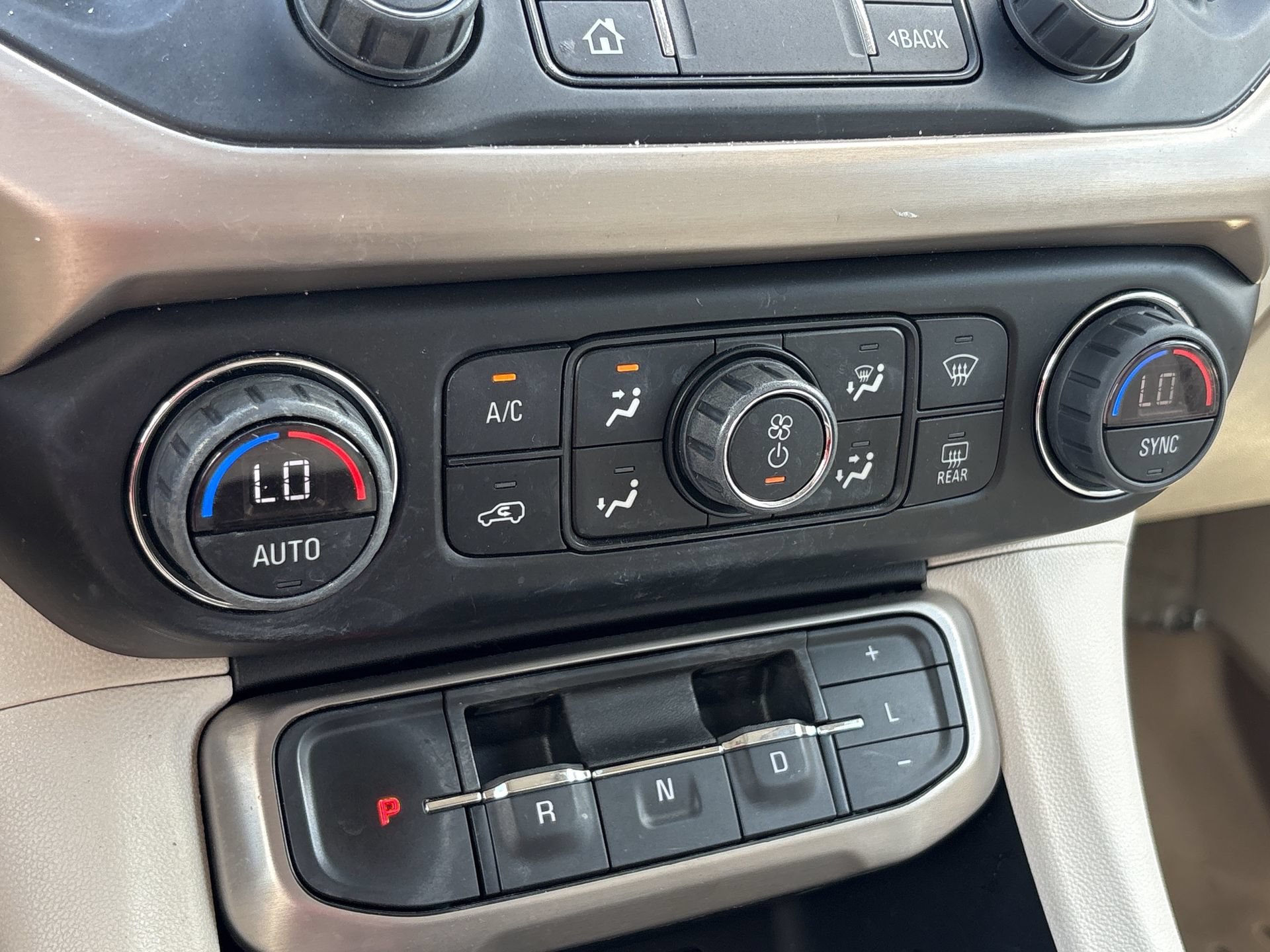 Used 2023 GMC Acadia Denali w/ Denali Ultimate Package FWD image 6