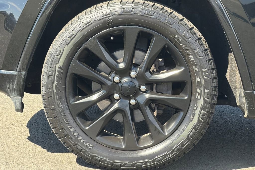 Used 2019 Jeep Grand Cherokee Altitude AWD/4WD image 23