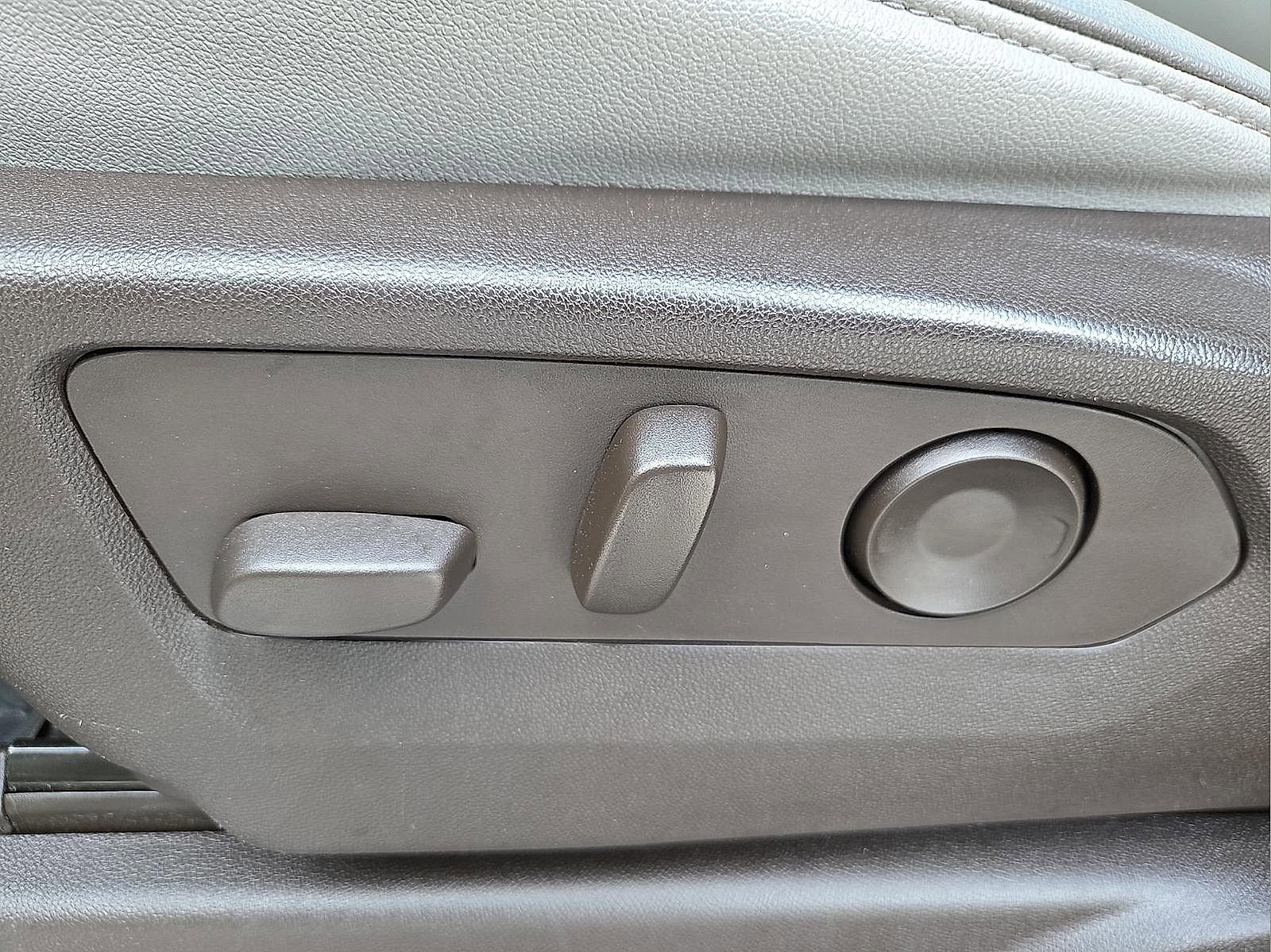 Used 2023 GMC Yukon SLT image 16