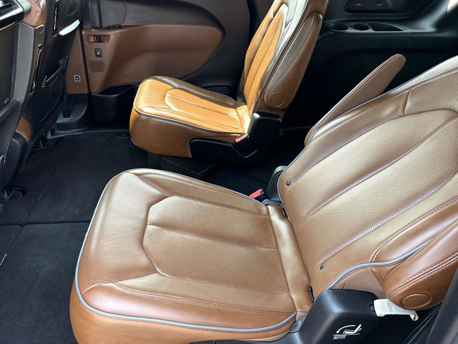 Used 2020 Chrysler Pacifica Limited w/ Advanced Safetytec Group FWD image 28