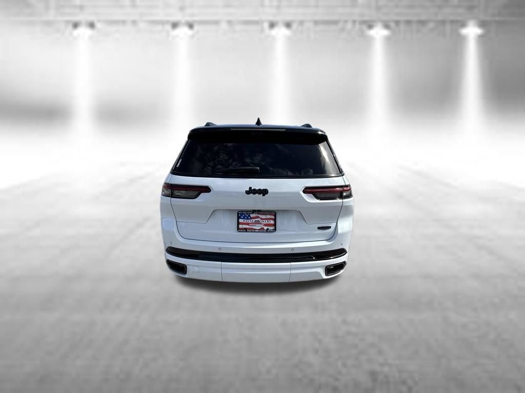 Used 2023 Jeep Grand Cherokee L Summit AWD/4WD image 5