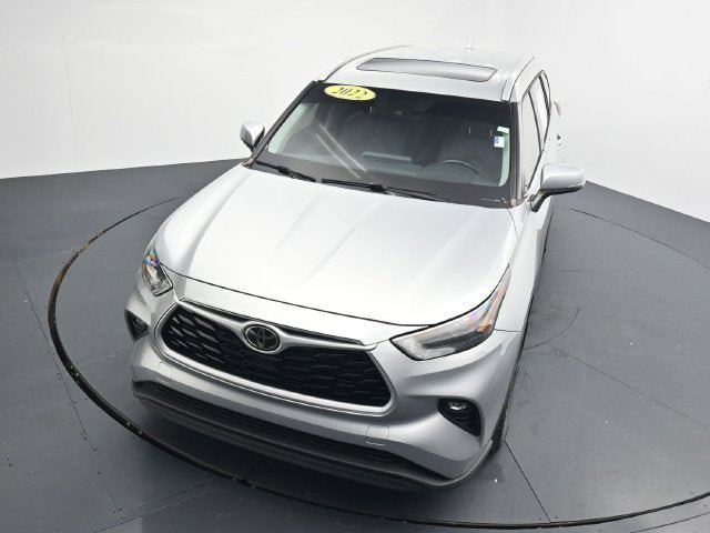 Used 2022 Toyota Highlander XLE AWD/4WD image 26