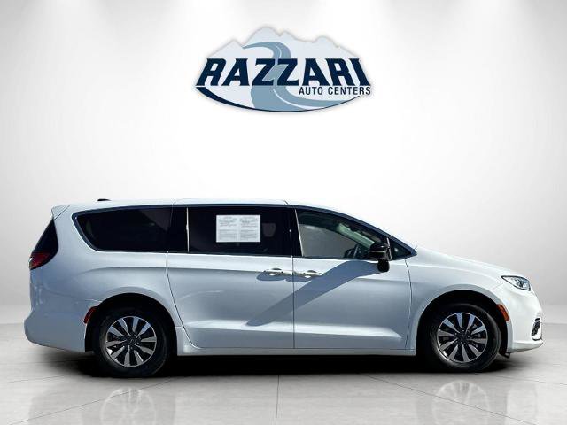 Used 2024 Chrysler Pacifica Limited FWD image 2