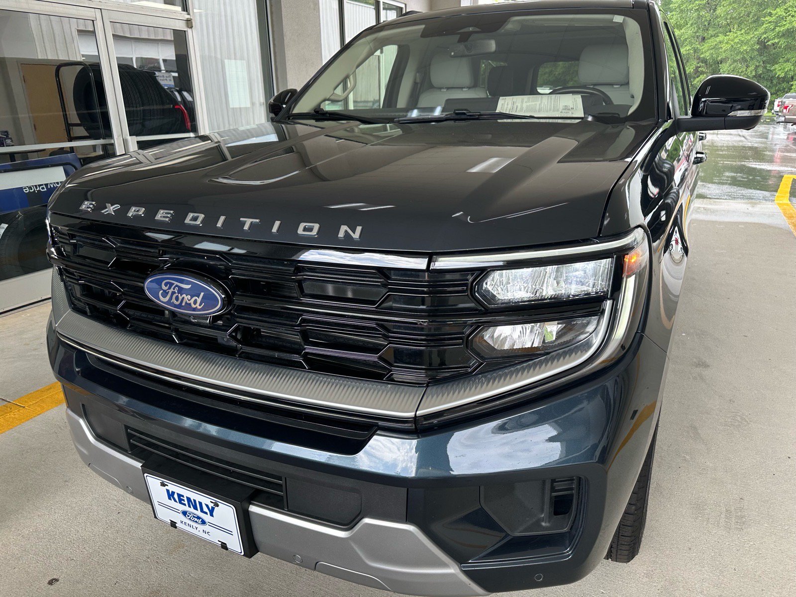 Certified 2025 Ford Expedition Max Platinum w/ Driver's Package AWD/4WD image 2