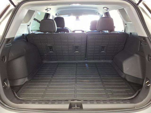 Used 2024 GMC Terrain SLE w/ Driver Convenience Package FWD image 17