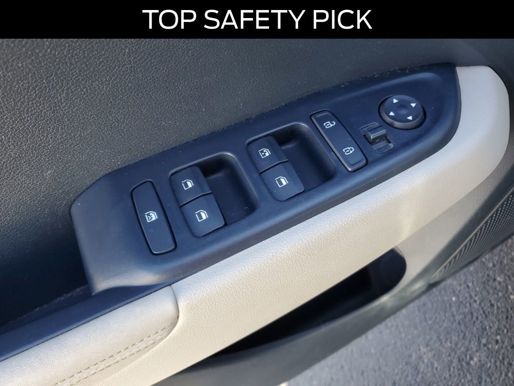 Used 2020 Hyundai Venue image 16