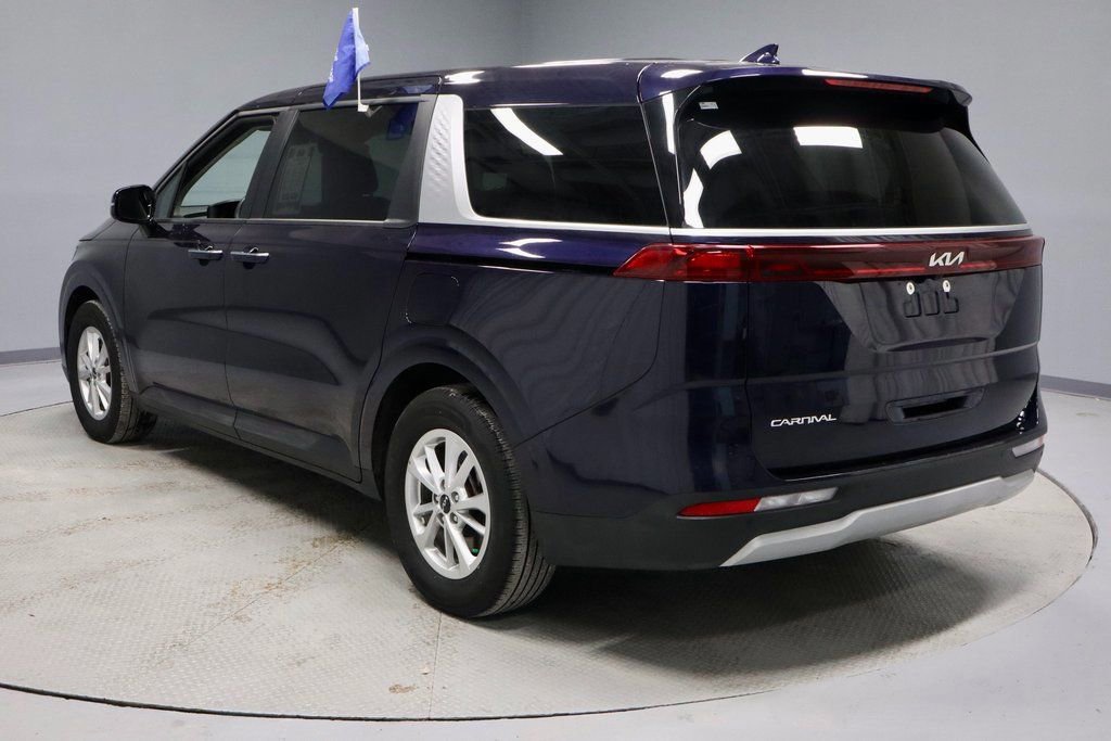 Used 2024 Kia Carnival LX image 3