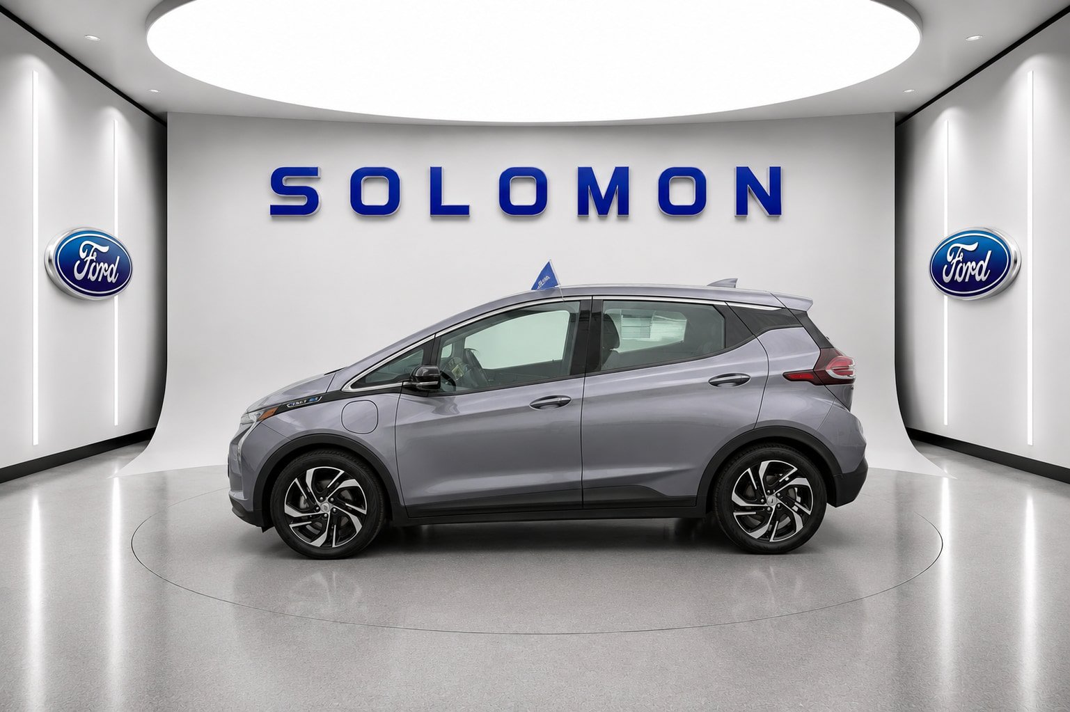 Used 2023 Chevrolet Bolt LT w/ Infotainment Package FWD image 7