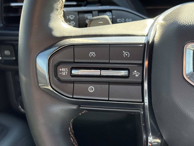Used 2025 GMC Yukon XL AT4 w/ AT4 Premium Package AWD/4WD image 32