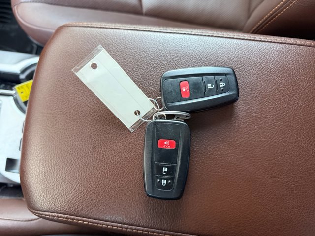 Used 2023 Toyota 4Runner Limited AWD/4WD image 32