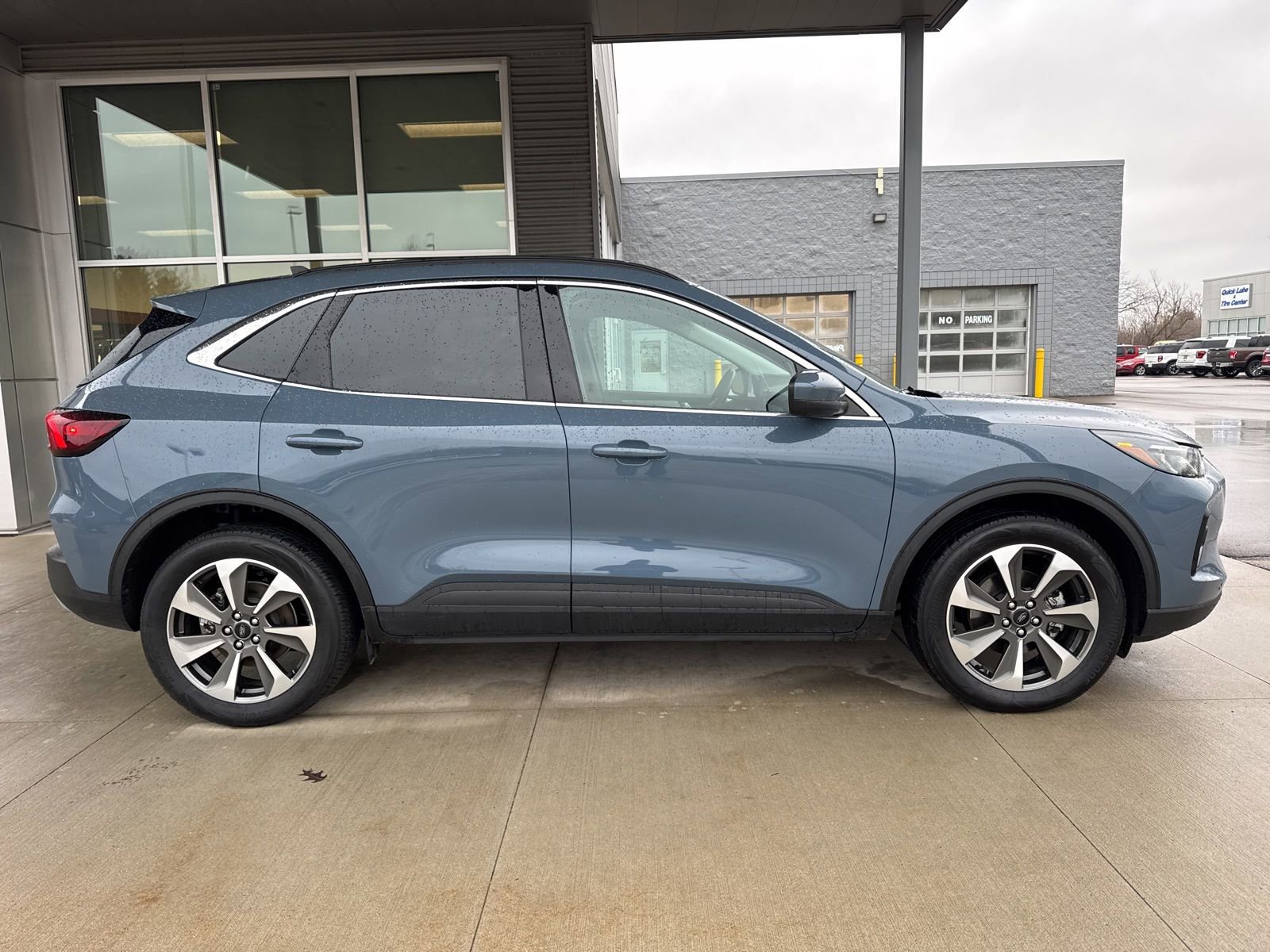 Certified 2023 Ford Escape Platinum image 2