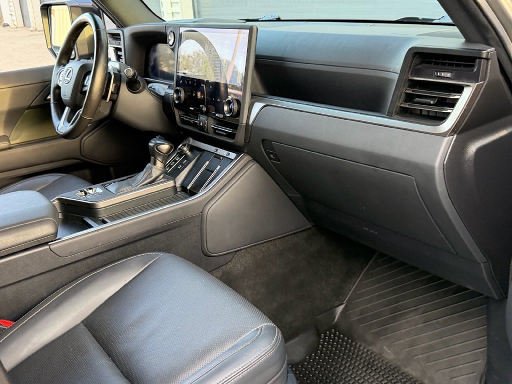 Used 2024 Lexus GX 550 AWD/4WD image 16