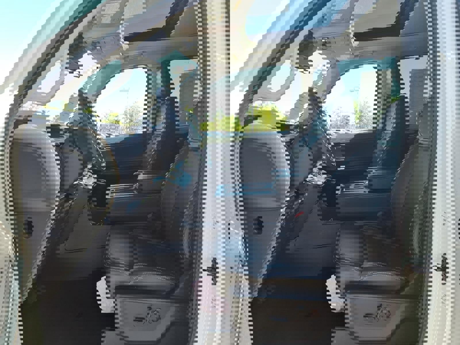 Certified 2025 Ford Expedition Platinum image 23