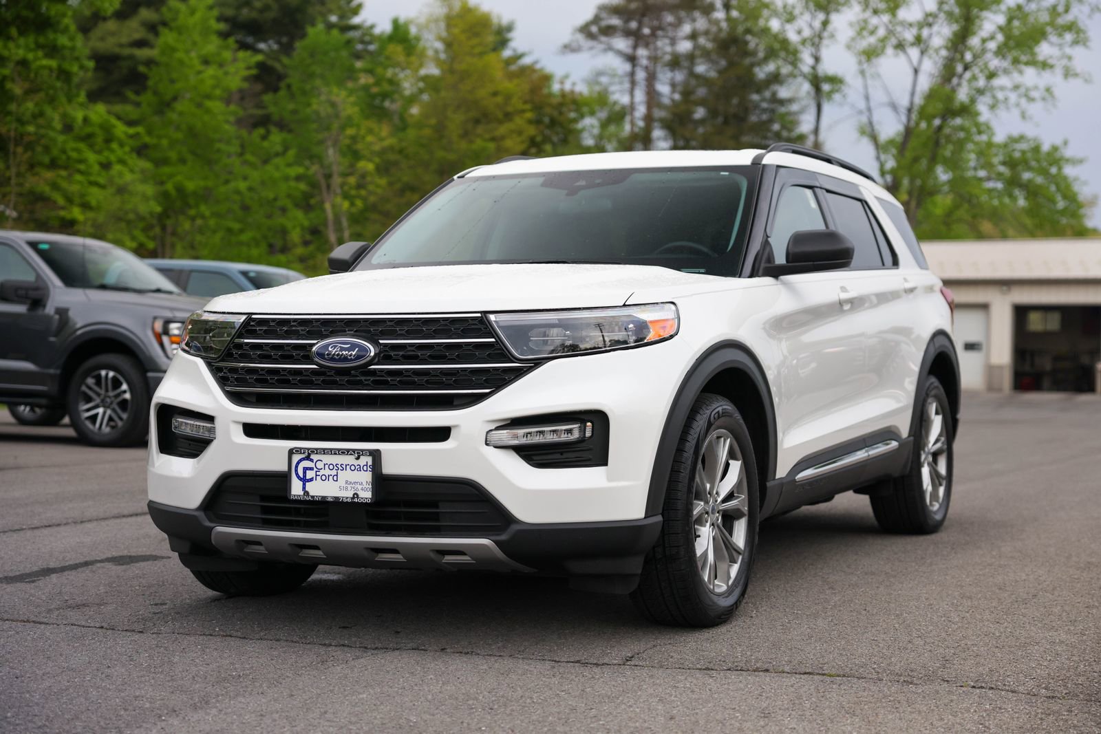 Certified 2023 Ford Explorer XLT w/ Equipment Group 202A AWD/4WD image 1