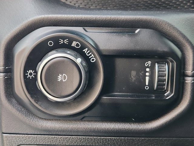 Used 2025 Jeep Wrangler Unlimited Rubicon image 21